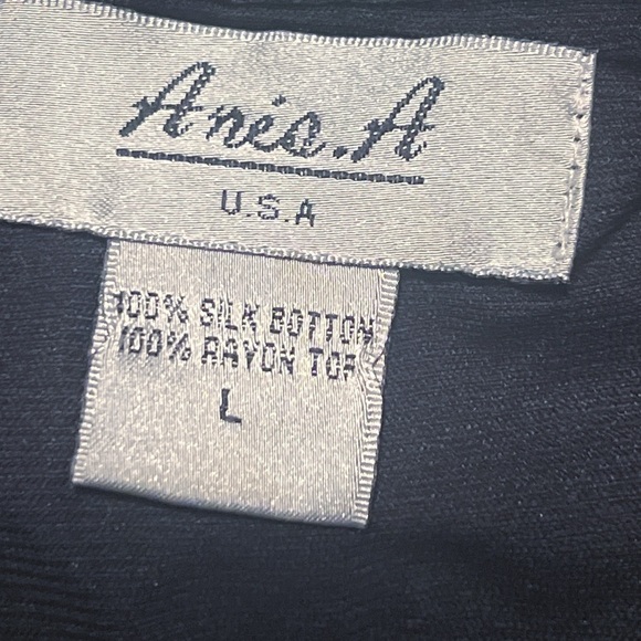 Elegant Blue Velvet Top - Picture 7 of 9